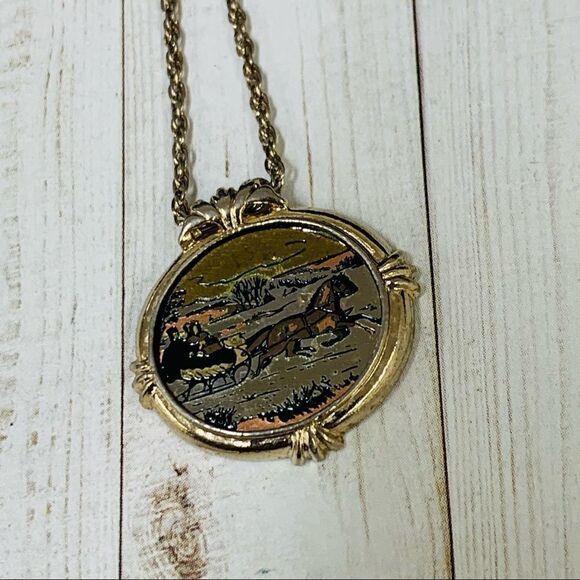 VTG Avon 1982 Country Christmas Necklace - Picture 2 of 4